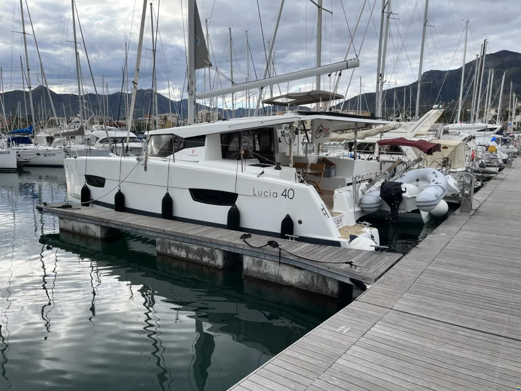 Fountaine Pajot Lucia 40 “TIME OUT” (2018)