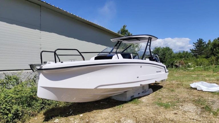 Axopar 25 Cross Top “STOCK BOAT” (2024)