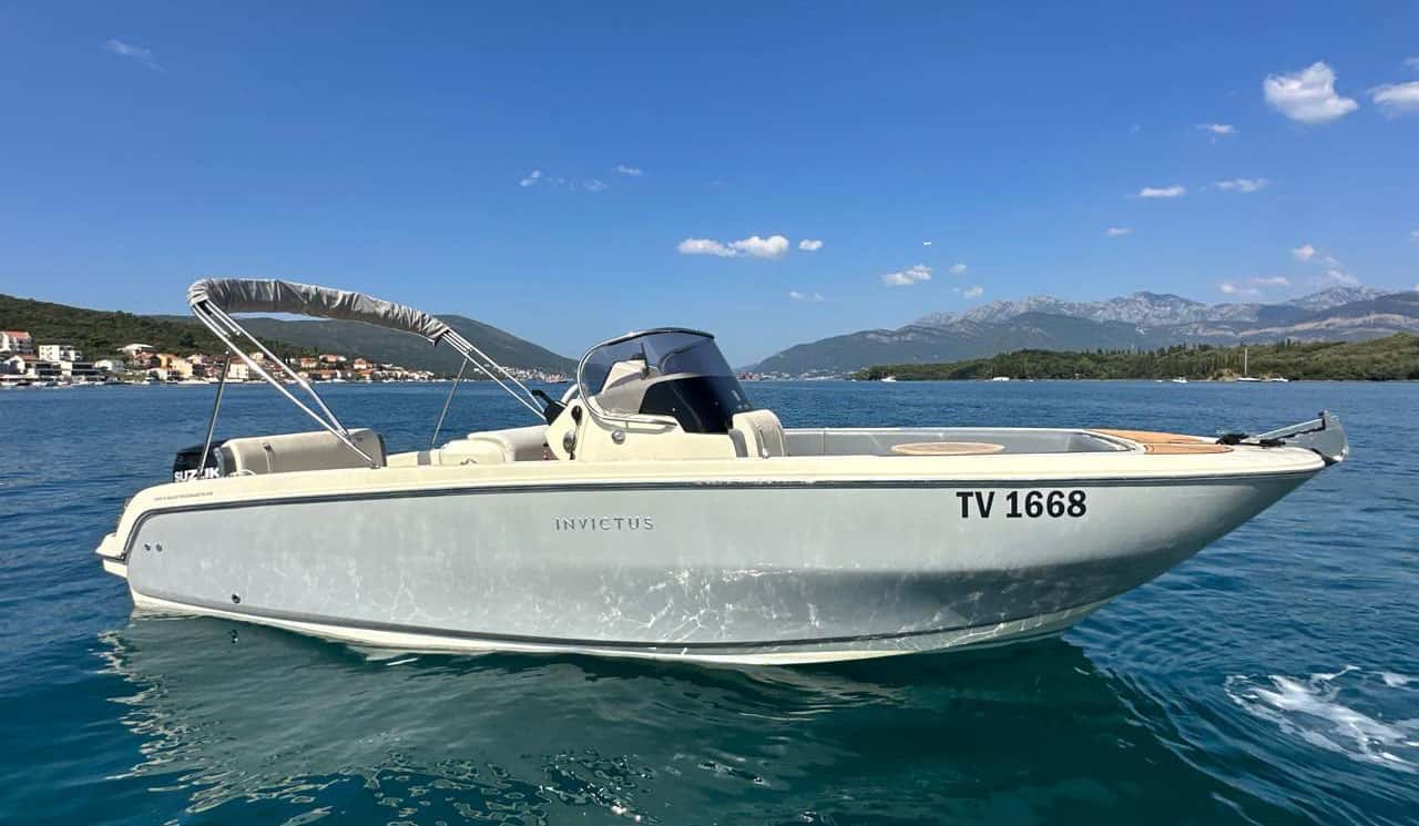 Invictus 240 FX 2017 Montenegro 1