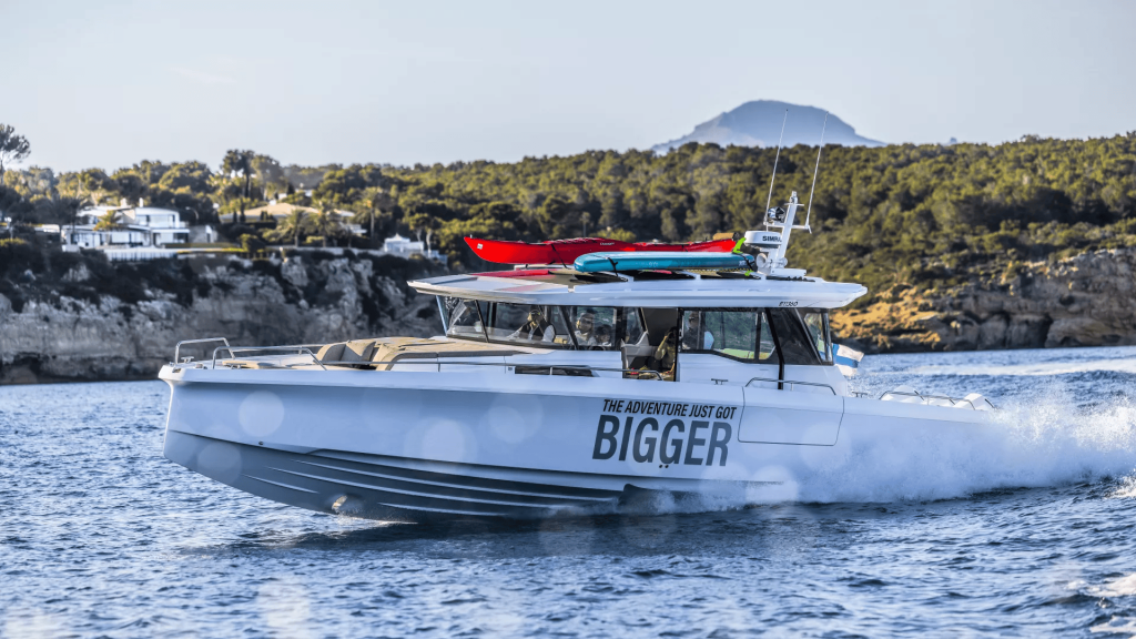 Axopar 45 XC Cross Cabin “STOCK BOAT” (2025)